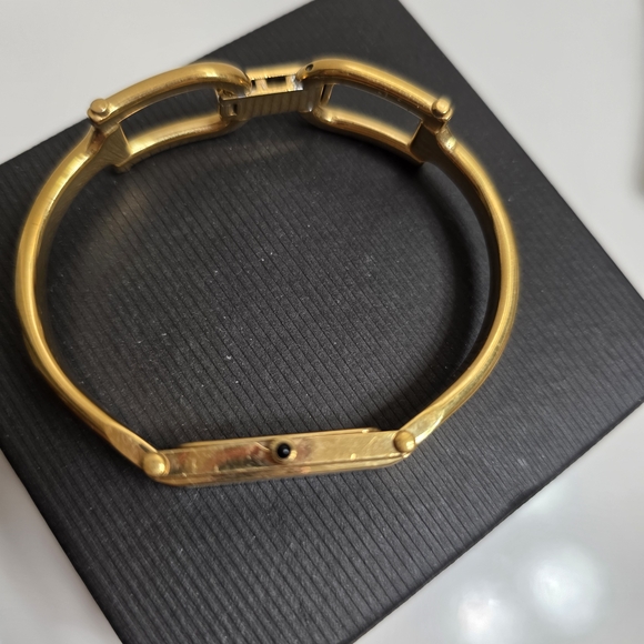 Gucci Gold Rectangular Watch - Picture 6 of 8